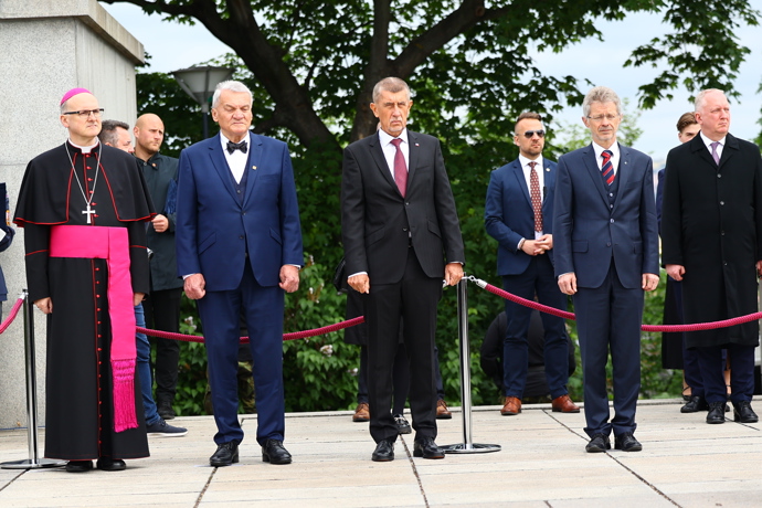 FOTO: Nechyběl ani premiér Andrej Babiš. – stránka 14