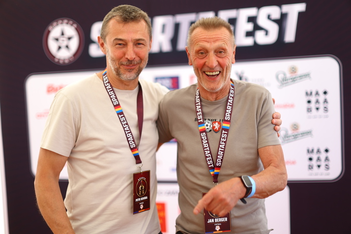 FOTO: Jan Berger byl v dobré náladě. – stránka 18