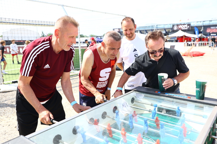 FOTO: K dispozici byl i stolní fotbálek. – stránka 15