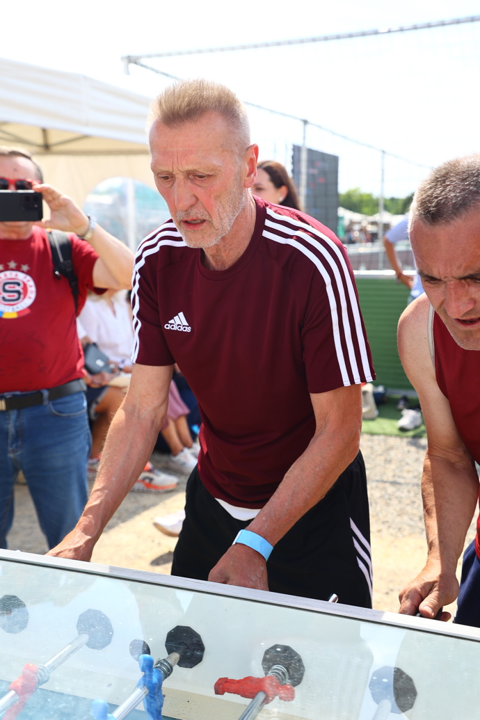 FOTO: Fotbálek všechny zaujal. – stránka 12
