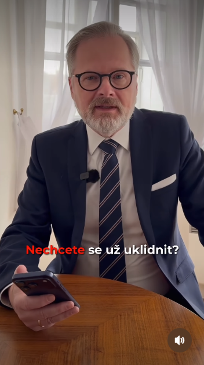 FOTO: Petr Fiala radí Babišovi aťs e uklidní.
