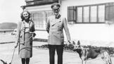Takový obyčejný den ve Vlčím doupěti: Budíček až v 11 dopoledne a spousta času s oblíbenou fenkou