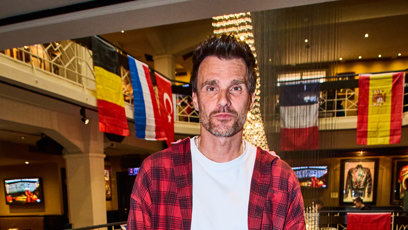 FOTO: Leoš Mareš přišel v ležérním stylu.