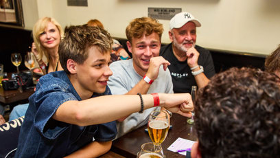 FOTO: Synové Leoše Mareše - Jakub a Matěj se dobře bavili.
