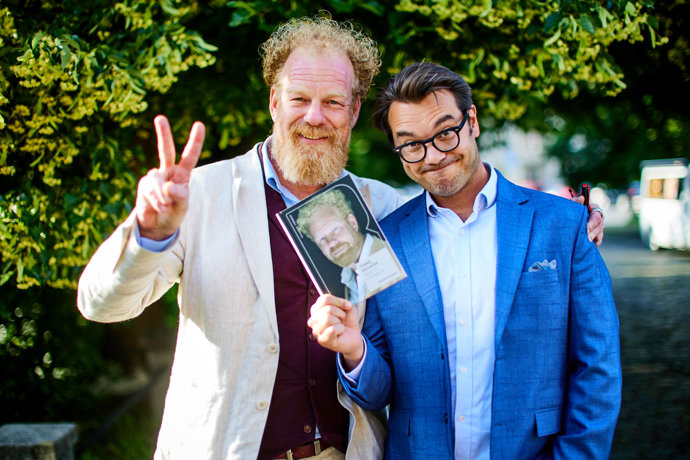 FOTO: Tomáš Sedláček s Michaelem Rozsypalem a jejich novou knihou.