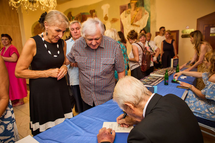 FOTO: Václav Ševčík s partnerkou na křtu knihy George Suchánka. – stránka 3