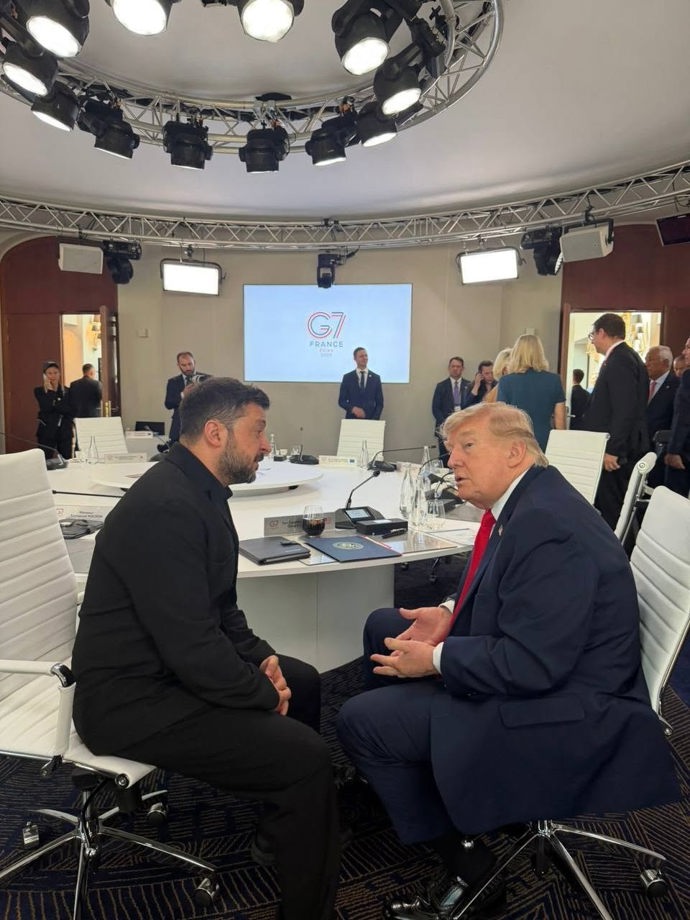 FOTO: Volodymyr Zelenskyj v úterý jednal s Donaldem Trumpem. – stránka 3