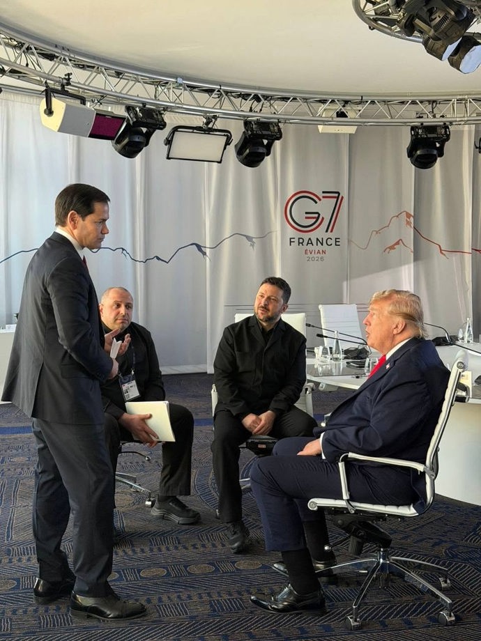 FOTO: Donald Trump označil jednání se svým ukrajinským protějškem Volodymyrem Zelenským za „velmi dobré“. – stránka 2