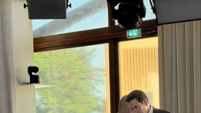 FOTO: Volodymyr Zelenskyj zažil během summitu G7 v Évianu velmi nepříjemný moment. Když se šel přivítat se svým americkým protějškem Donaldem Trumpem, šéf Bílého domu se k němu otočil zády. Později však spolu oba státníci vřele diskutovali.