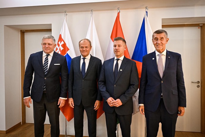 FOTO: Premiér Andrej Babiš zamířil tento týden do Bruselu, kde se setkal s premiéry zemí Visegrádské skupiny. – stránka 1