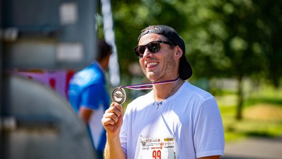 FOTO: Pavel Callta v cíli brněnského maratonu zářil štěstím.