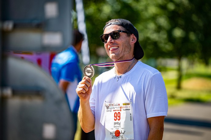 FOTO: Pavel Callta v cíli brněnského maratonu zářil štěstím. – stránka 5