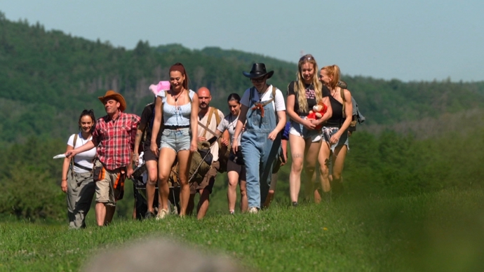 FOTO: Farmáři už míří na farmu. – stránka 32