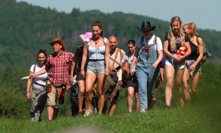 Farmáři už míří na farmu.