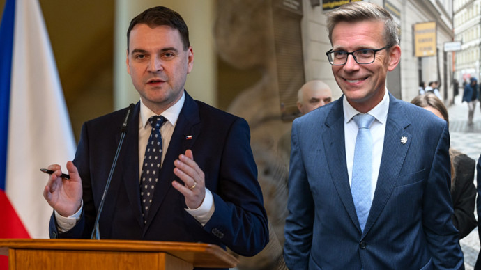 FOTO: Martin Kupka se obul do Petra Macinky. – stránka 11