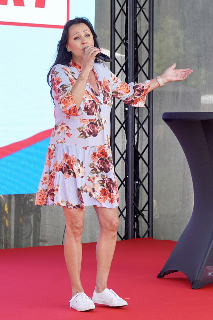 FOTO: Krásná Heidi Janků vystoupila na pódiu. – stránka 7