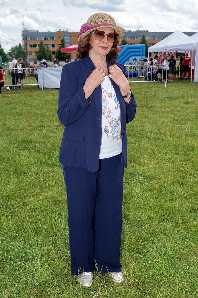 FOTO: Nechyběla Saskia Burešová. – stránka 18