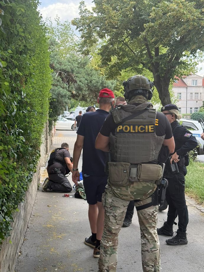 FOTO: Dopadení nebezpečného muže v Praze.