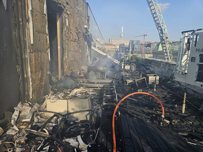 FOTO: Terasa hotelu lehla popelem. – stránka 4