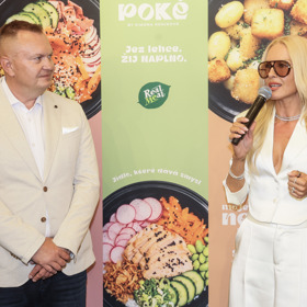 Modelka sestavila hned několik variant poké, která si k obědu můžete zakoupit i vy. 
