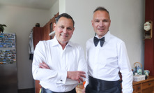 Novomanželé Pavel Vítek a Janis Sidovský.