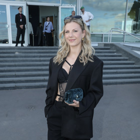 Zpěvačka Lenny se pro tentokrát zahalila do kompletně černého outfitu. 