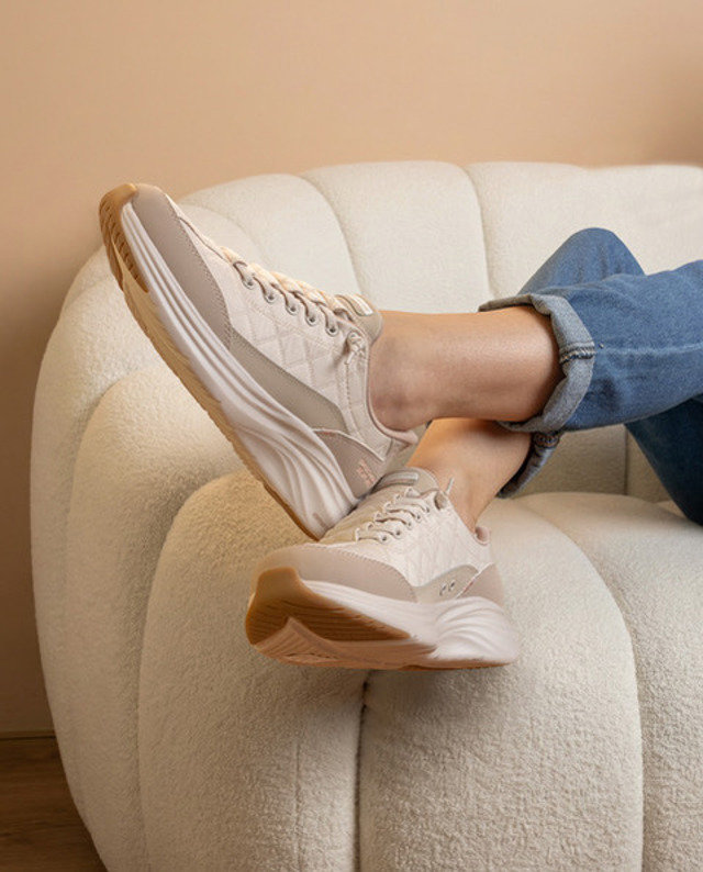 Komfort je nový dress code: Čtyři modely Skechers pro jaro v pohybu