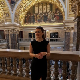 Kristýna Bezděková vystupuje na TV Nova. 