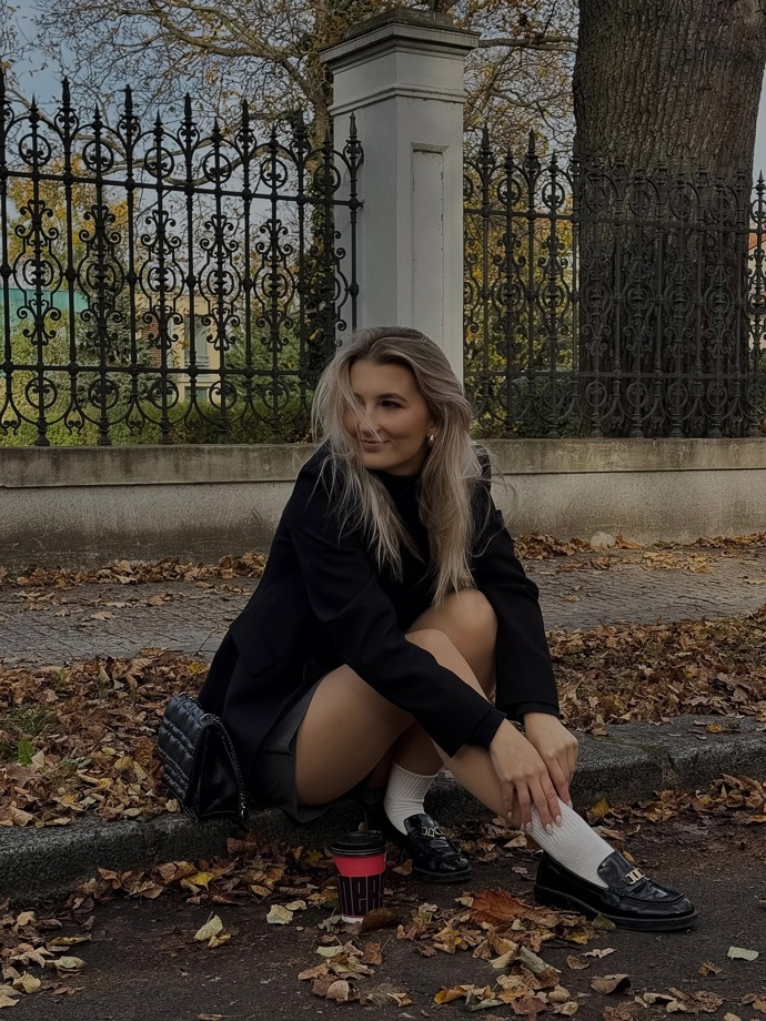 FOTO: Novinářka Kristýna Bezděková. – stránka 6