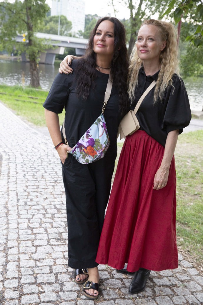 FOTO: Jitka Čvančarová spolu s Lindou Rybovou během natáčení nového filmu. – stránka 6