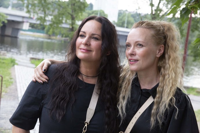 FOTO: Jitka Čvančarová spolu s Lindou Rybovou během natáčení nového filmu. – stránka 5