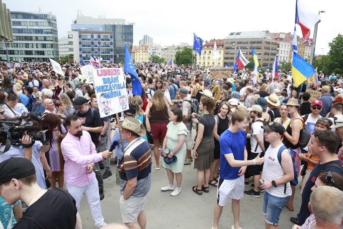 FOTO: Demonstrace na Kavčích horách. – stránka 8