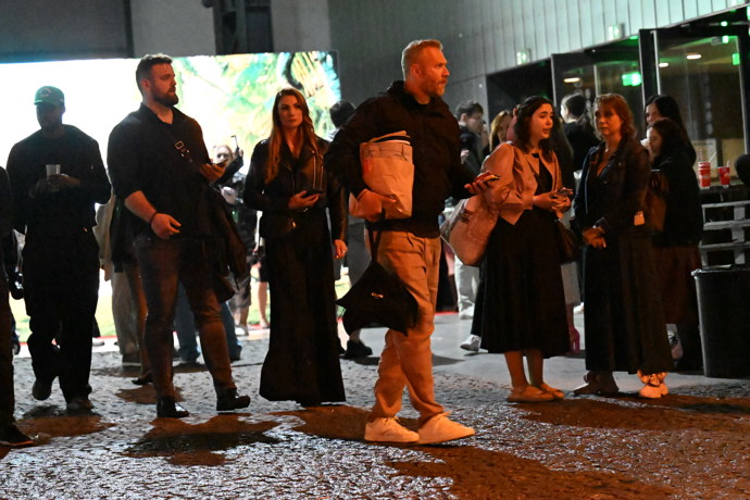 FOTO: Ondřej Novotný neztrácel čas a odešel přímo k autu. – stránka 13