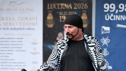 FOTO: Bohuš Matuš s mikrofonem.