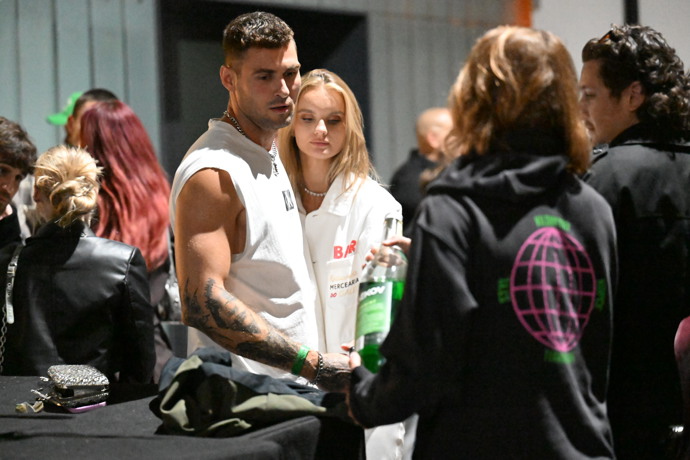 FOTO: Pětilitrová zelená kolovala mezi lidmi. – stránka 24