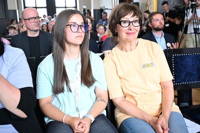 FOTO: Petra Černocká v publiku. – stránka 2