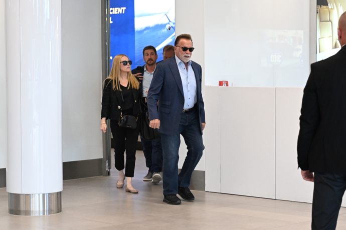 FOTO: Arnold Schwarzenegger přiletěl do Česka. – stránka 17