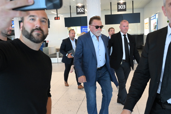 FOTO: Arnold Schwarzenegger v Praze. – stránka 15