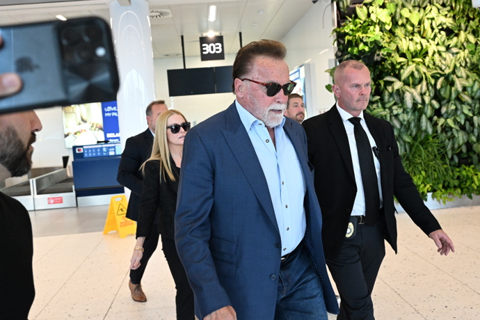 FOTO: Arnold Schwarzenegger v Praze. – stránka 13