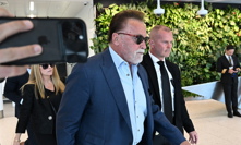 Arnold Schwarzenegger na pražském letišti.