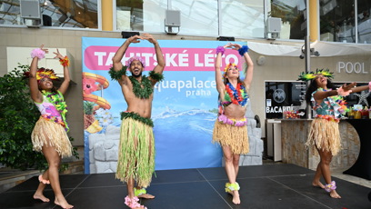 FOTO: Aquapalace Praha začalo Tahitským létem.