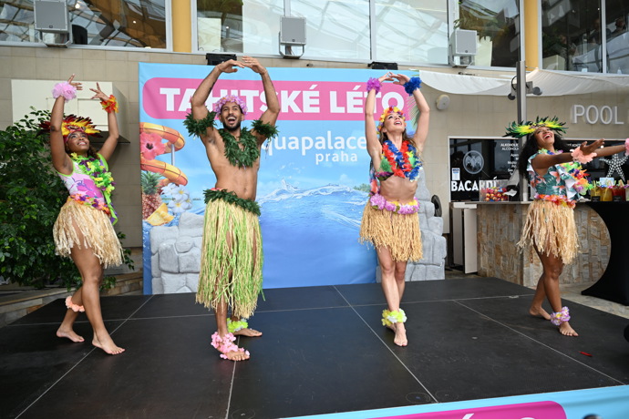 FOTO: Aquapalace Praha začalo Tahitským létem. – stránka 14