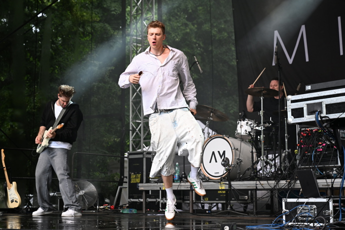 FOTO: Adam Mišík to rozjel. – stránka 25