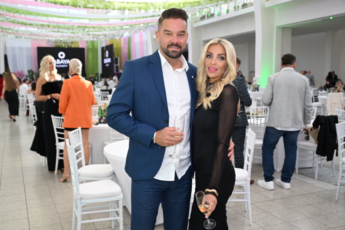 FOTO: Petr Švancara po boku manželky na Fashion Night Brno. – stránka 54