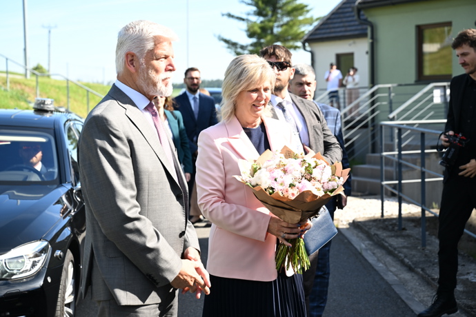 FOTO: Petr Pavel a Eva Pavlová. – stránka 17
