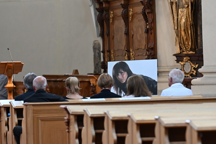 FOTO: Kateřina koukal z obrazu nahosty. – stránka 9