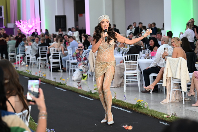 FOTO: Sisa Sklovska to rozjela na Fashion Night Brno.