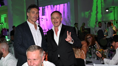 FOTO: Jágr se zdravil téměř s každým.