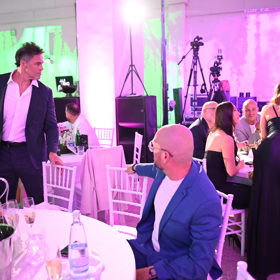 Jaromír Jágr mohl na Andree Verešové nechat oči a rentgenoval její pozadí.