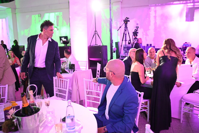 FOTO: Jaromír Jágr mohl na Andree Verešové nechat oči a rentgenoval její pozadí. – stránka 34